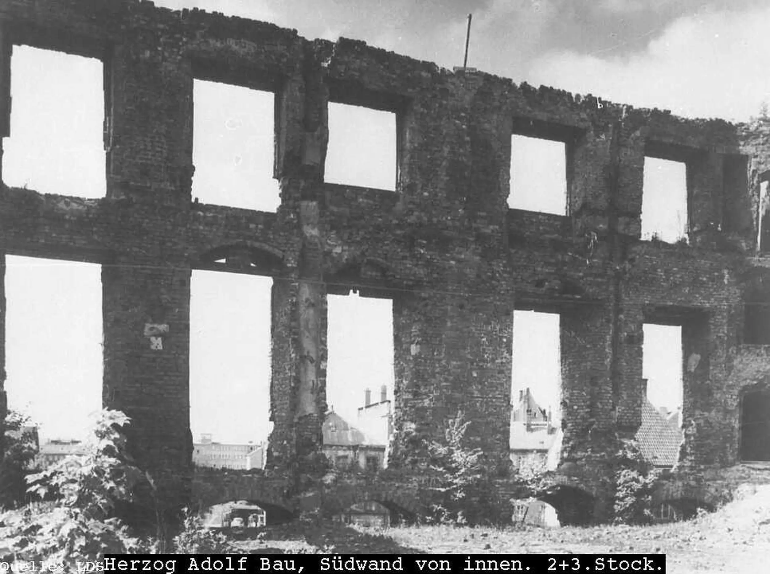 Kieler Schlossruine,Herzog-Adolf-Bau,Süd-Wand,innen,1. + 3. Stock