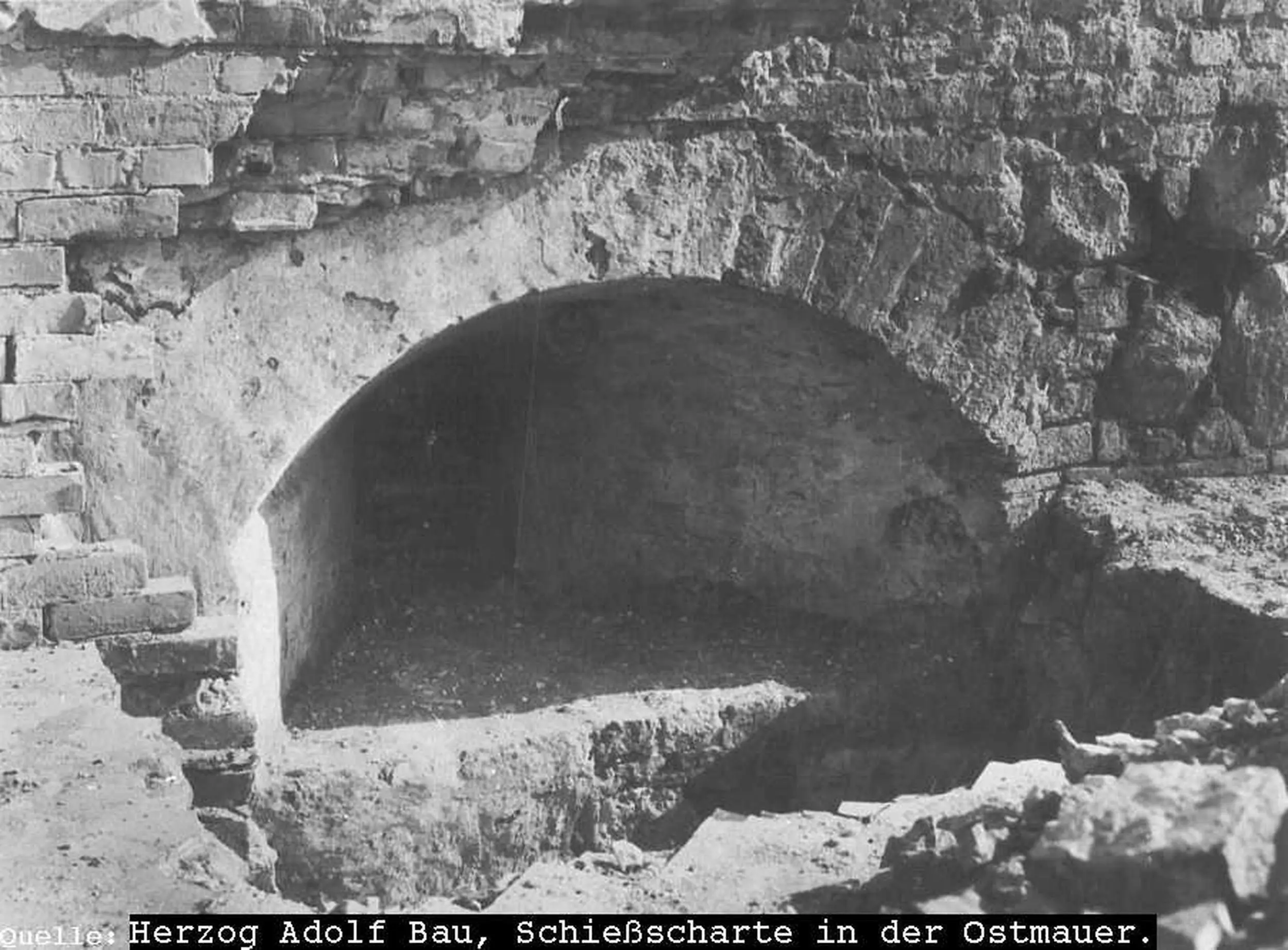 Kieler Schlossruine,Herzog-Adolf-Bau,Schießscharte,Ostmauer