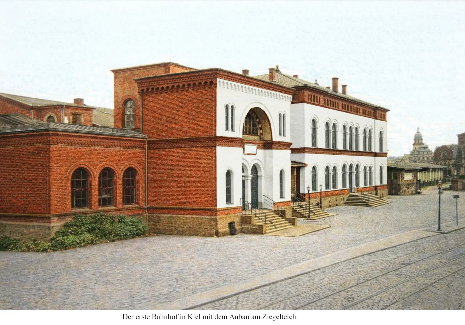 Der_erste_Kieler-Bahnhof_mit_Anbauten-02