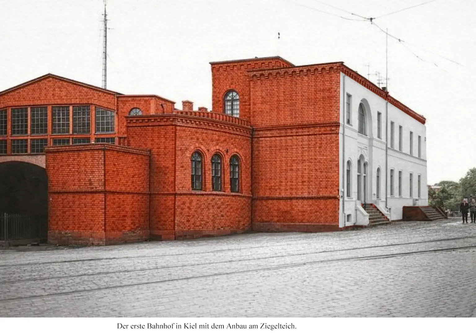 Der_erste_Kieler-Bahnhof_mit_Anbauten-03